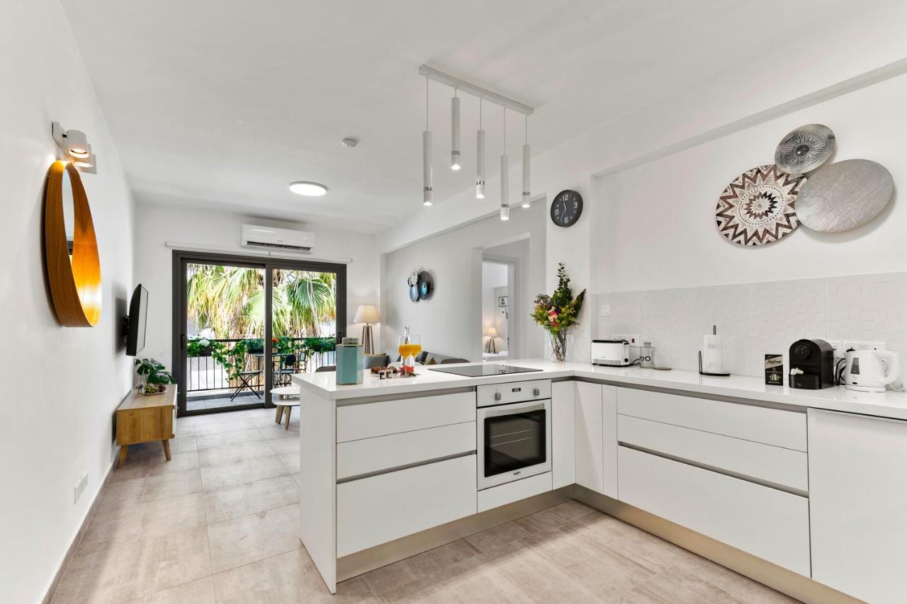Dreamy 2 Bed Apartment By The Sea Paphos Esterno foto