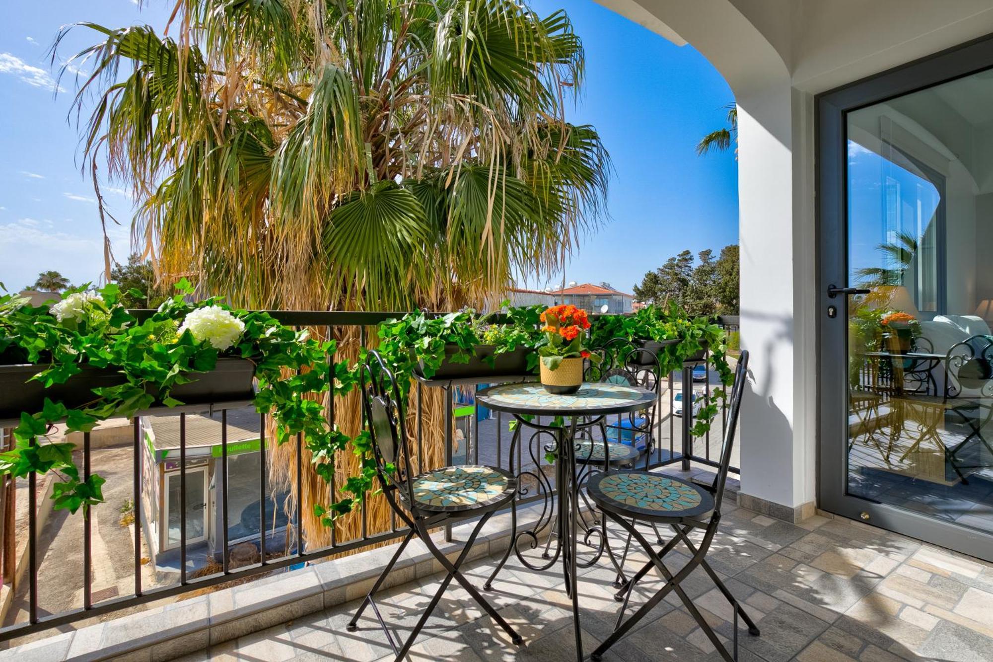 Dreamy 2 Bed Apartment By The Sea Paphos Esterno foto