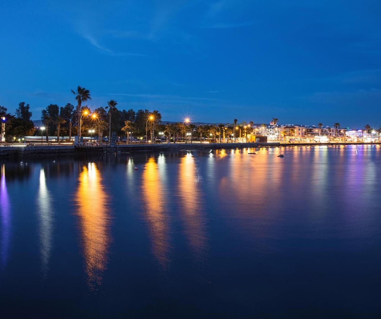 Dreamy 2 Bed Apartment By The Sea Paphos Esterno foto